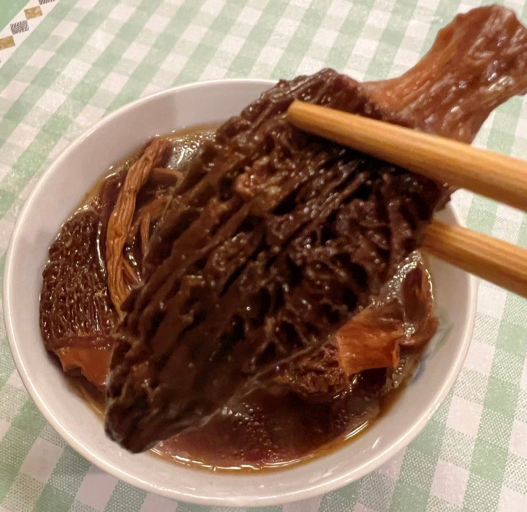 老字号品牌香港荣华 Wing Wah「双黄五仁月饼」，规格 740g / 26oz，4个装。优惠价含3盒月饼再送1袋价值$128的半磅顶级羊肚菌 (Copy)