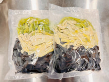 将图片加载到图库查看器，钵钵鸡（半只鸡已切块，配三种蔬菜可3-5人食用。按量新鲜制作）
